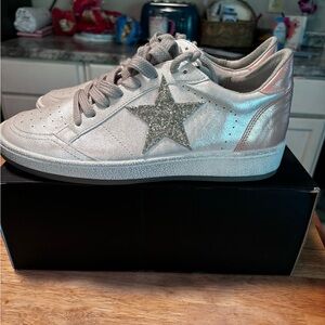ShuShop White and Pink Sneakers with Star Detail